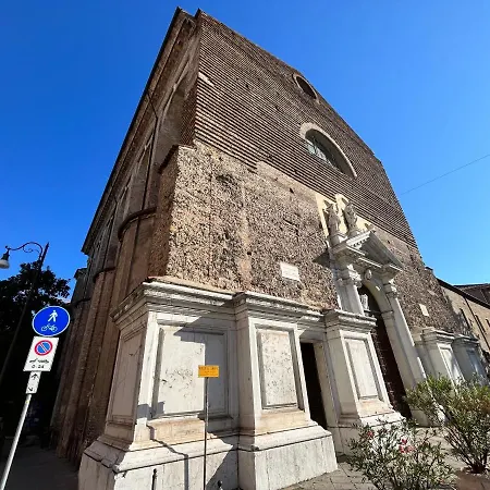 All'ombra Del Carmine Apartment